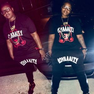 Meet your Posher, Mona